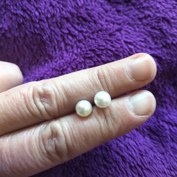 7mm pearl studs set in 18K white gold - Picture 1 of 6